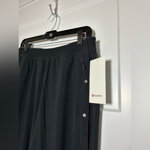 Size 10 lululemon black jogger track pants NWT - Picture 10 of 16